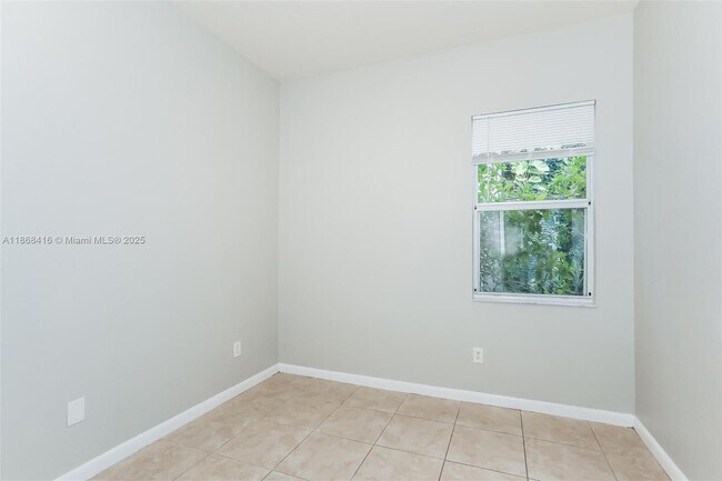 Building Photo - 1700 NE 37th Pl