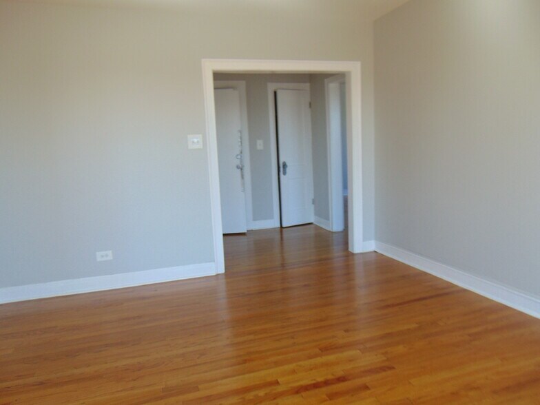 Building Photo - 1501 E 74th Pl