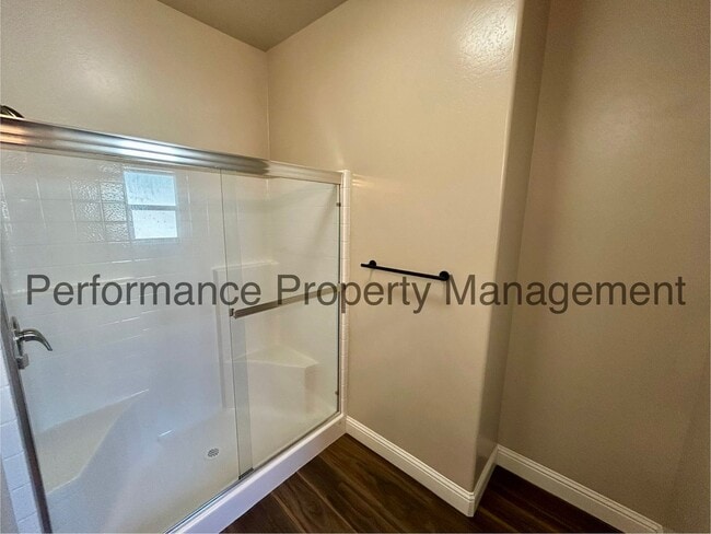 Building Photo - Stunning 4 Bed/2 Bath in Wasco w/ RBP & Se...