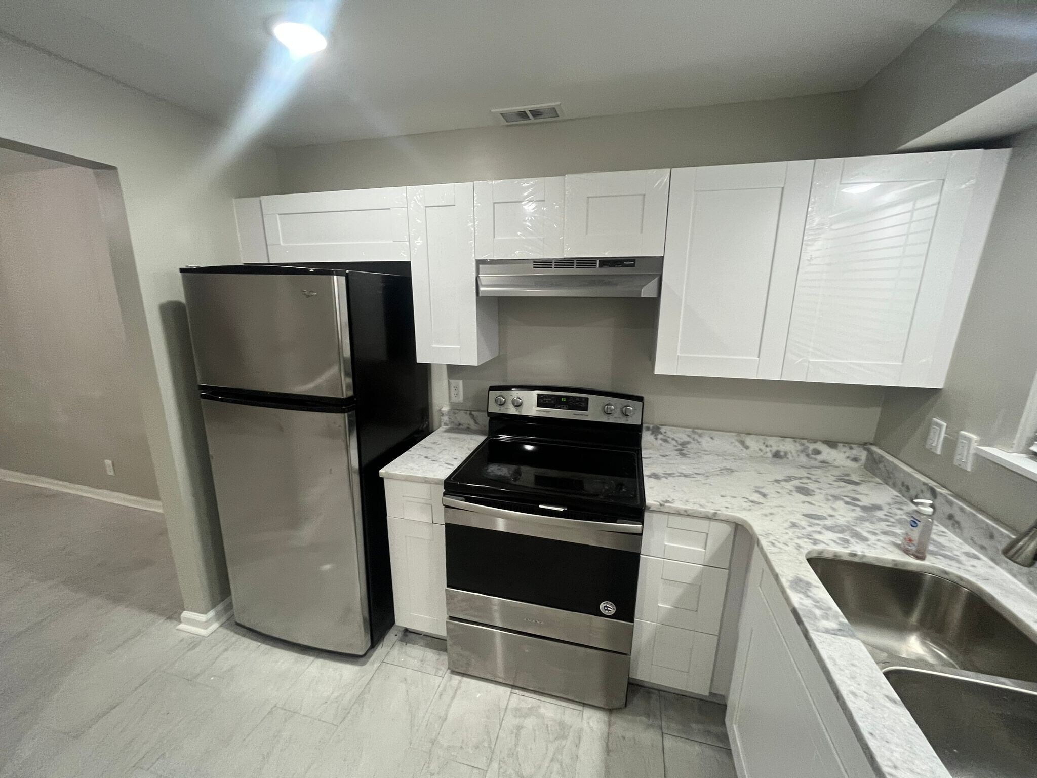 Building Photo - 3575 Oakvale Rd