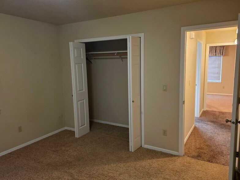 Building Photo - 208 Sunset Ln