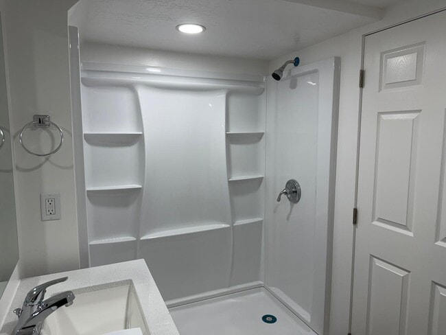 Building Photo - 2506 N Geranium Dr