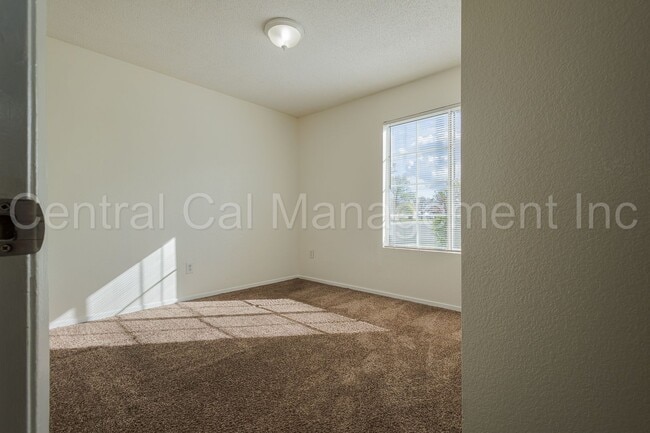 Building Photo - 3 Bedroom, 2 Bath Home - $2095 per month!