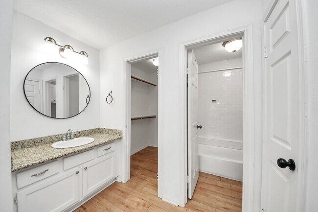 Building Photo - 12755 Mill Ridge Dr