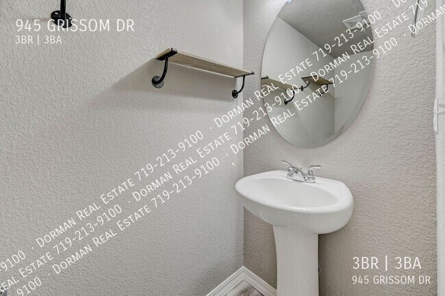 Building Photo - 945 Grissom Dr.