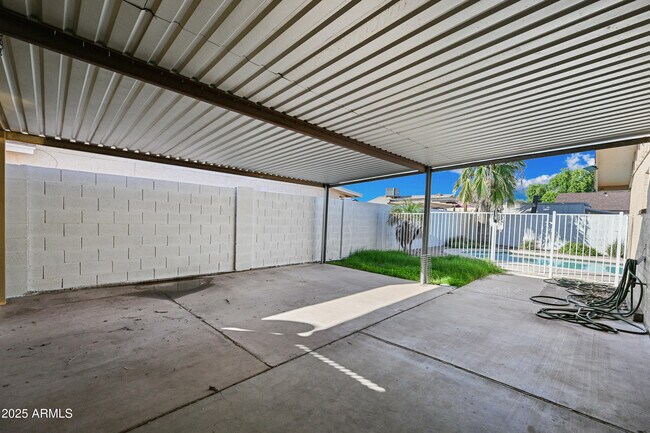Building Photo - 5558 W Cortez St