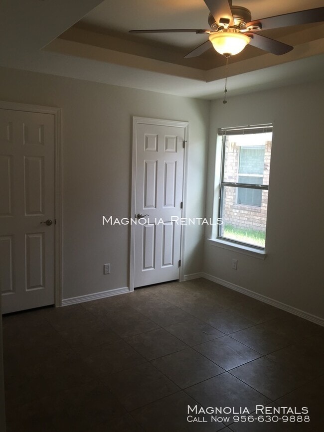 Building Photo - Tulipan Villas Apartments