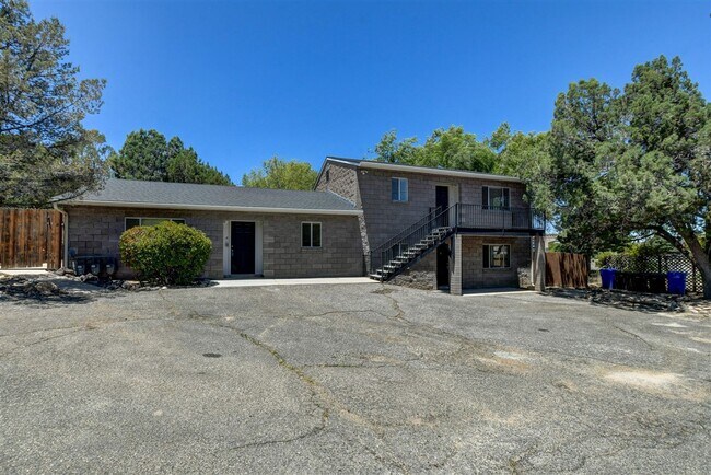 Building Photo - 114 Bradshaw Dr
