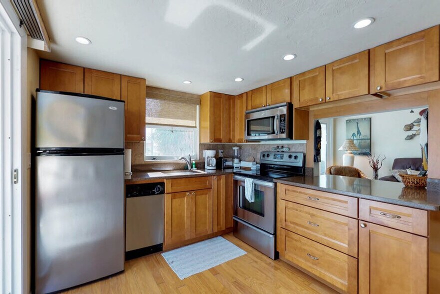 Building Photo - 1105 Gulf Dr S