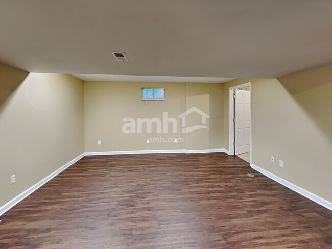 Building Photo - 4695 Woodfield Dr