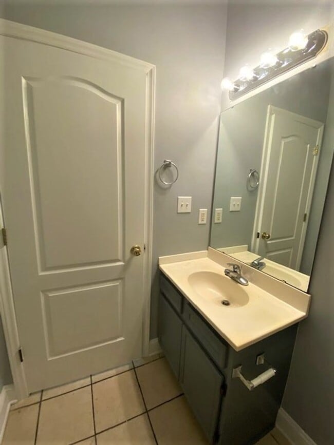 Building Photo - Downtown Cornelius! Minutes from Lake Norman! 2 Bedroom, DUPLEX!