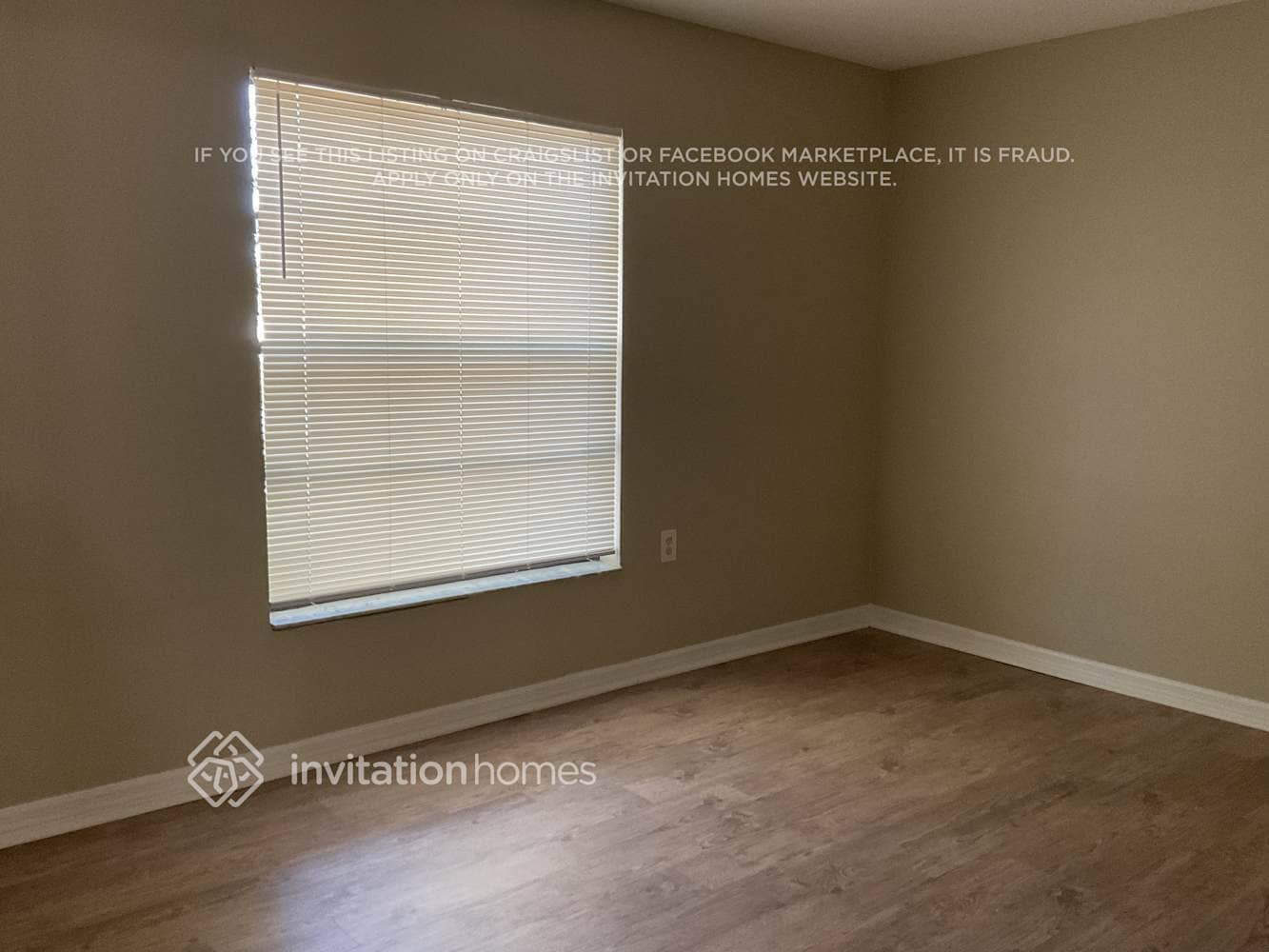 Building Photo - 1726 Lk Crst Ave