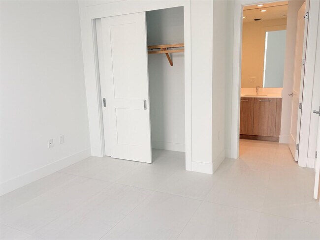 Building Photo - 151 N Seabreeze Blvd