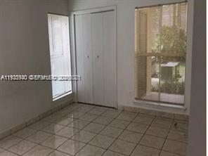 Building Photo - 833 Riverside Dr