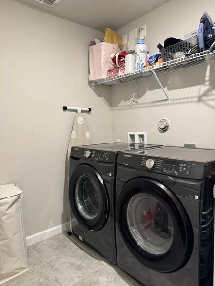 Building Photo - 5649 Mentmore Dr