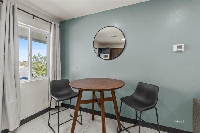 Building Photo - 1879 W Peppertree Dr