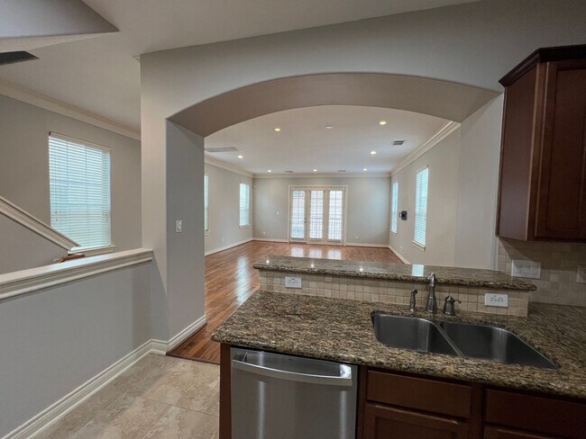 Building Photo - 3 Story home in private gated community!