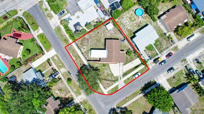 Building Photo - 300 SW 25th Ave