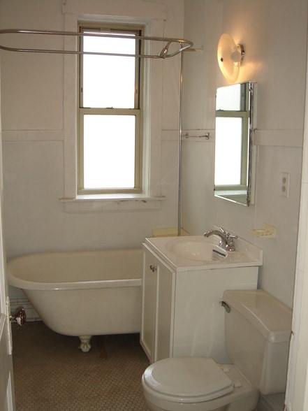 Building Photo - 3536 W Cullom Ave