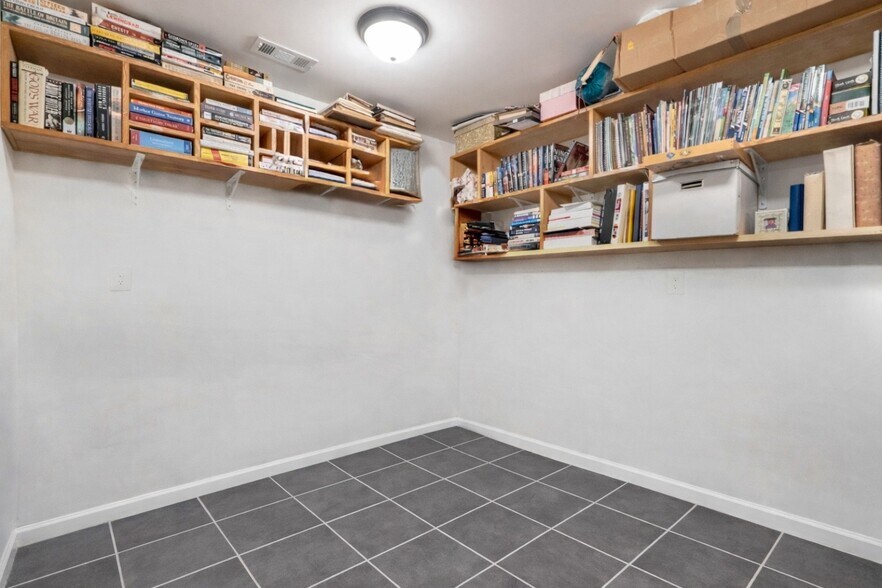 Building Photo - 2050 Midland Rd