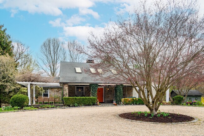 Building Photo - 58 Woodchuck Ln