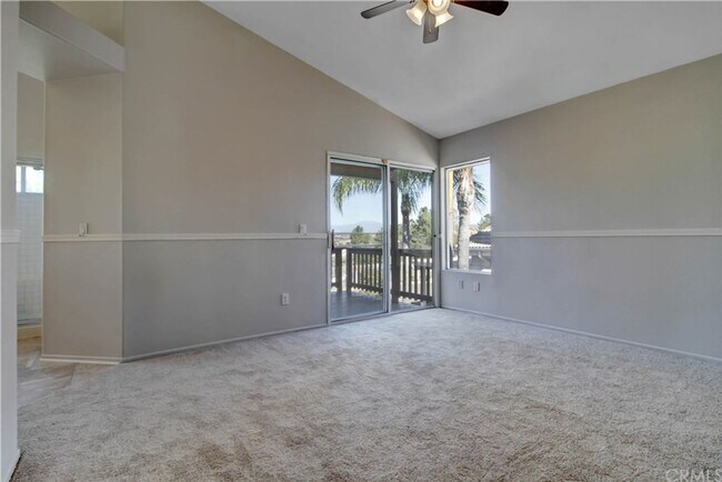 Building Photo - View Home 3 Bedrooms Plus