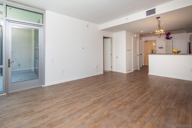 Building Photo - 321 Tenth Ave