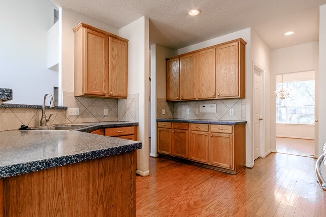 Building Photo - 2918 Five Oaks Dr