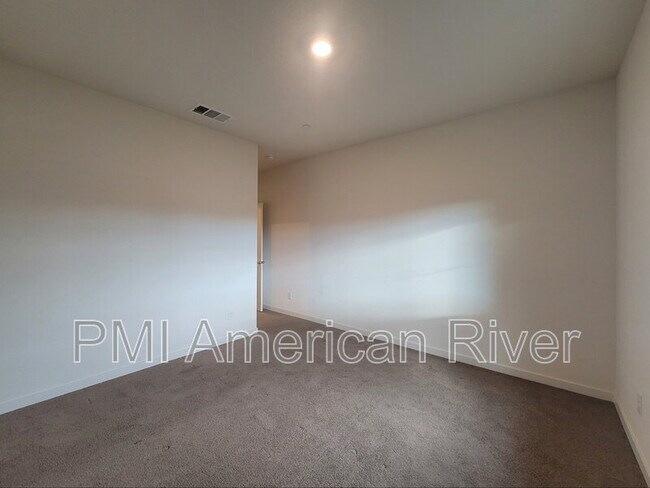 Building Photo - 2053 Skipper Cv Wy