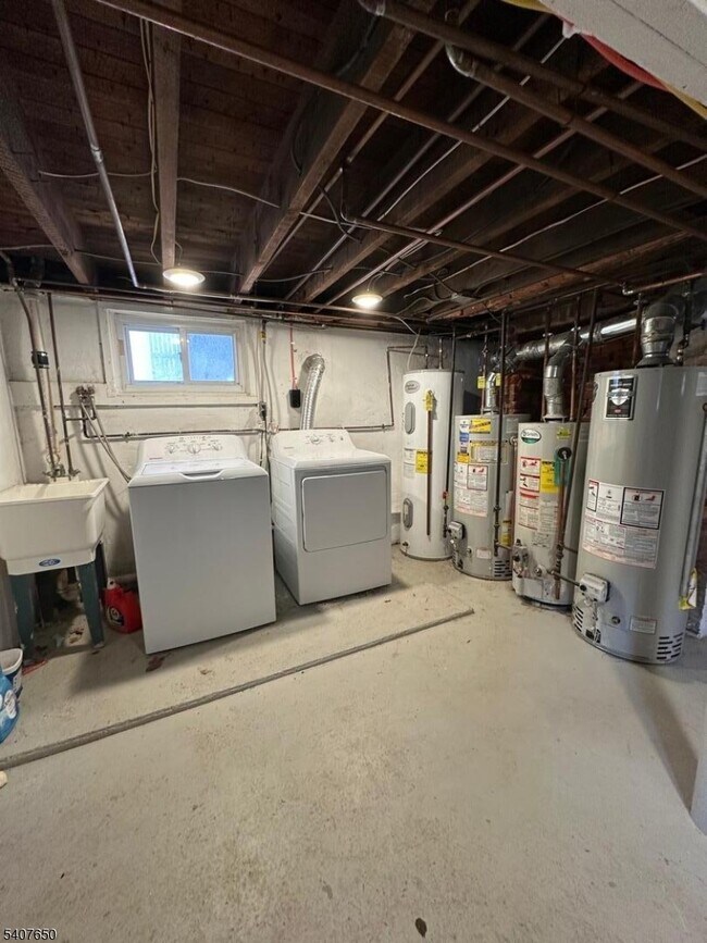 Building Photo - 112 Park St