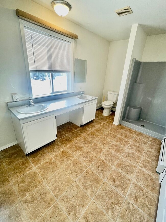 Building Photo - 202 Princess Dr