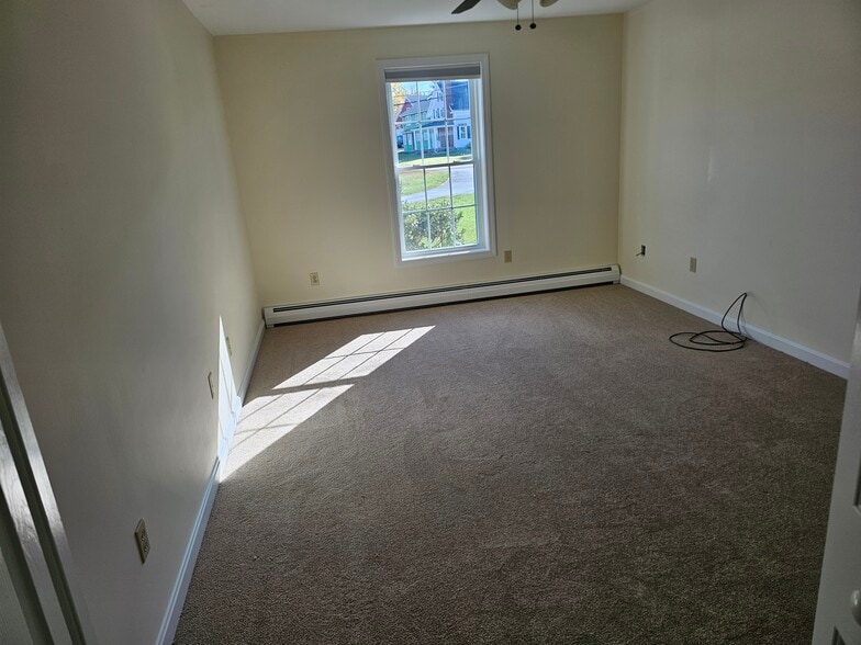 Building Photo - 585 High St