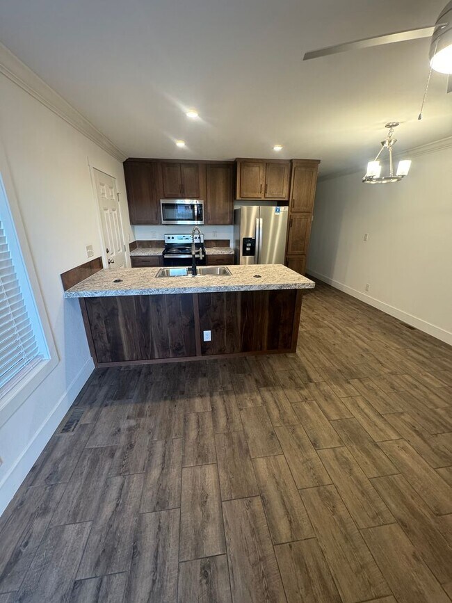 Building Photo - 632/634 Edna Lane