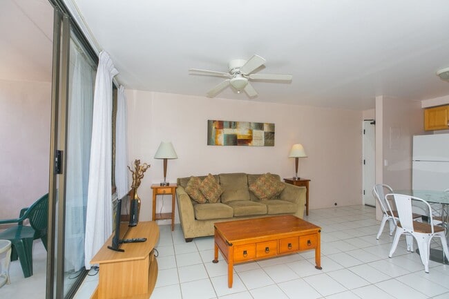 Building Photo - Royal Kuhio 1b1b1parking Fully Furnished i...