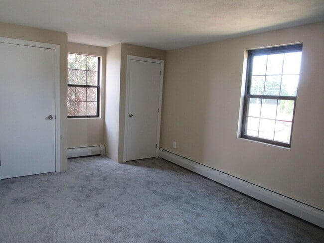 Building Photo - Plaistow Remodeled 2 Bedroom Condominium! ...