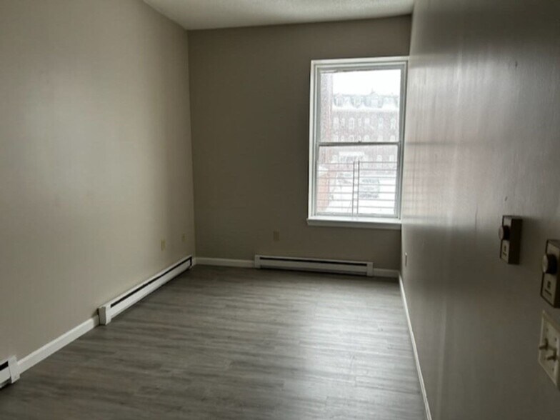 Building Photo - 92 Gorham St