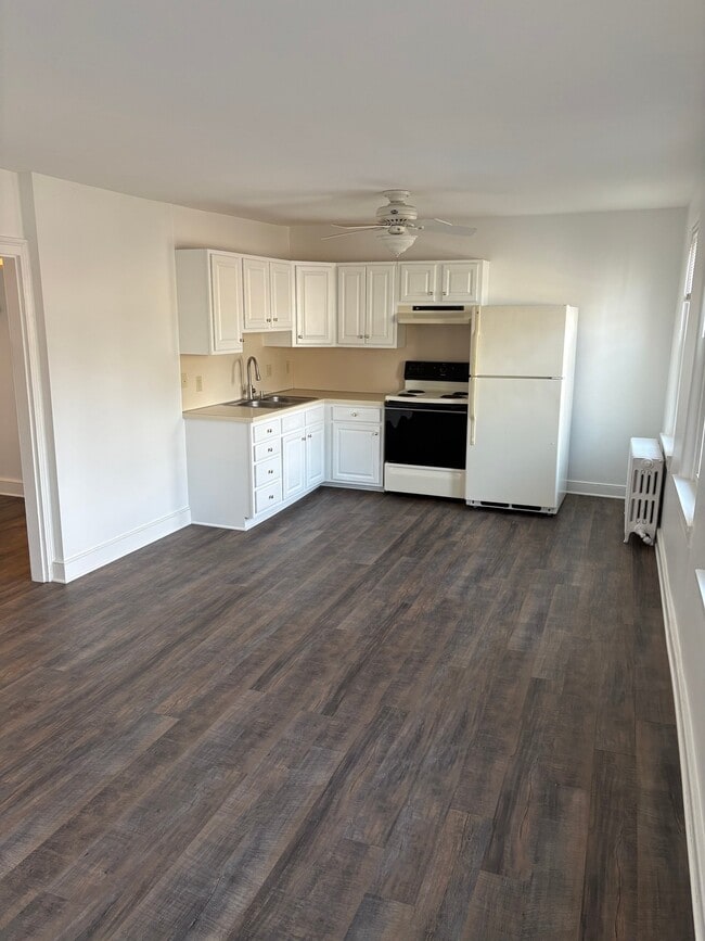 Building Photo - 1408 W Main St