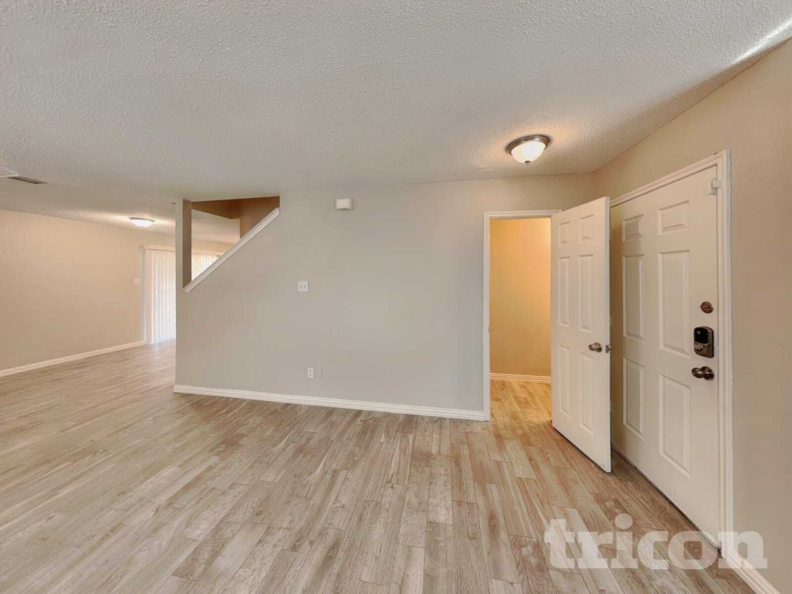 Building Photo - 210 Vivian Dr