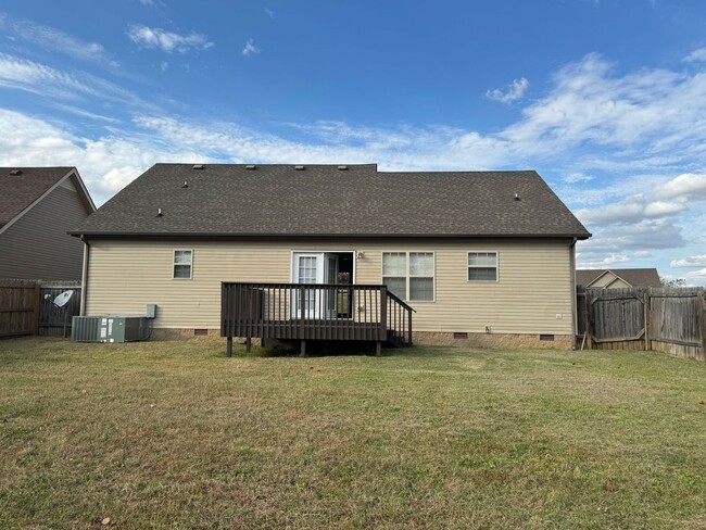 Building Photo - Convenient location! Cute 3 Bedroom 2 Bath...