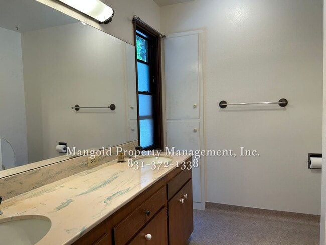 Building Photo - Charming 3-Bed, 2-Bath Home with Back Yard...