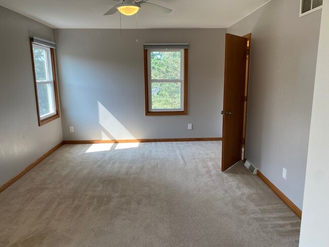 Building Photo - 4910 S Sunnyslope Rd