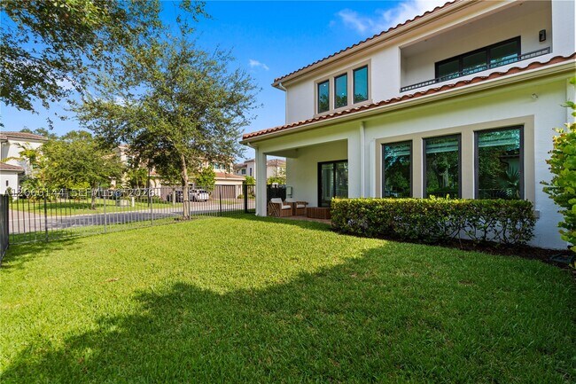 Building Photo - 3472 Emerson Dr