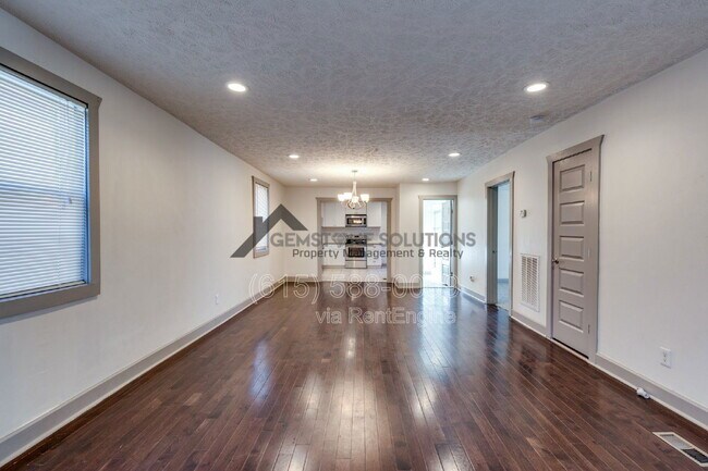 Building Photo - 1018 Clemmons St