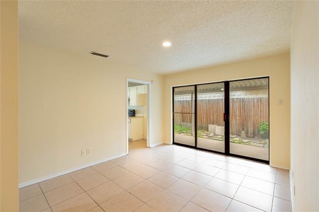 Building Photo - 510 Cranbrook Park