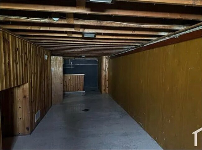 Building Photo - 9924 Gloucester Dr