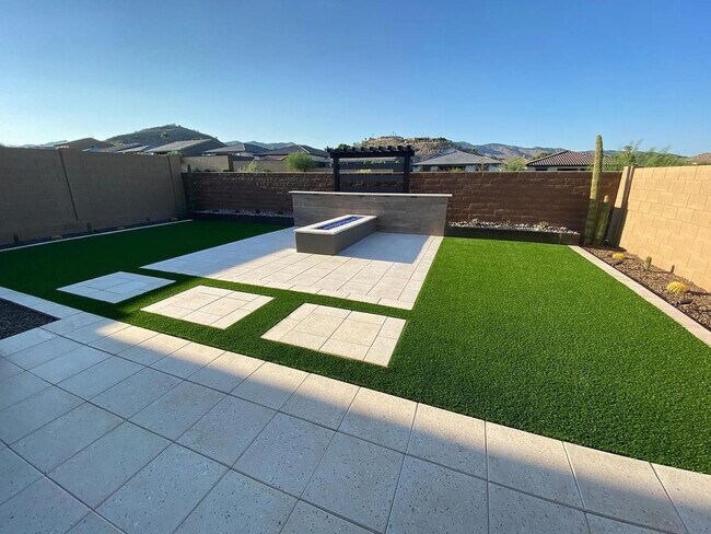 Building Photo - 820 E Ashurst Dr