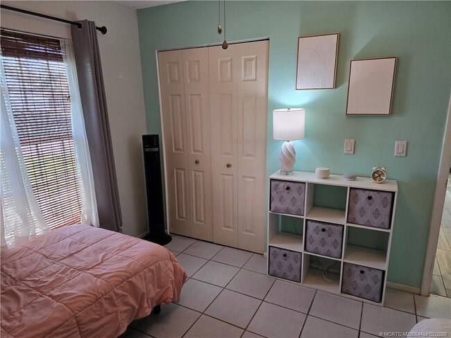 Building Photo - 1365 SW Gastador Ave