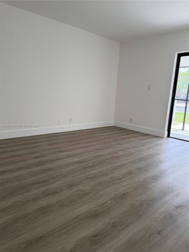 Building Photo - 200 Lakeview Dr
