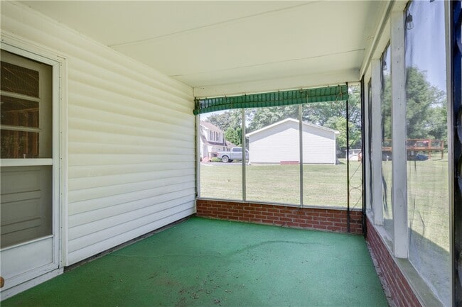 Building Photo - 578 Victory Hwy