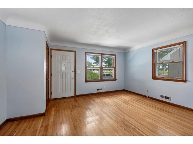 Building Photo - 5542 S 28th Ave